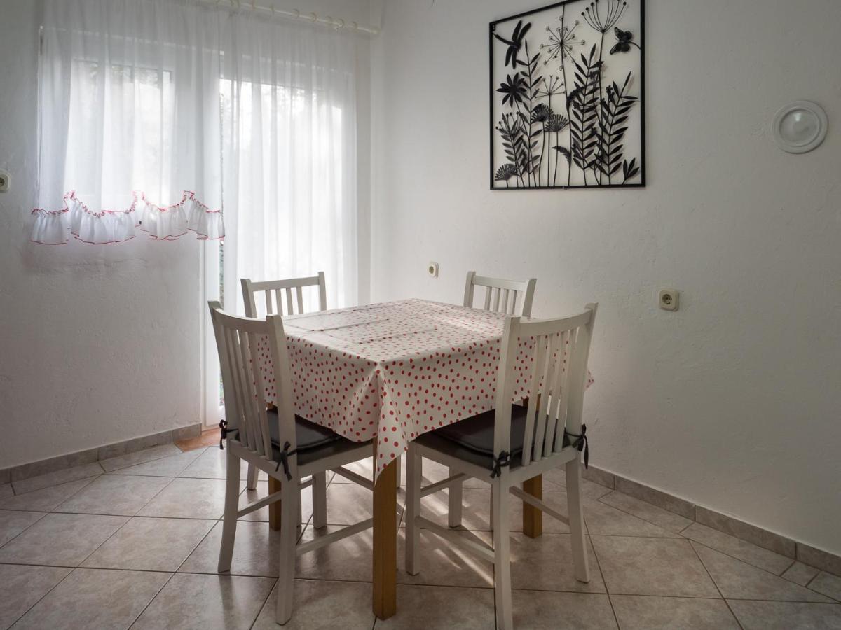 Apartments Summer Bloom Крк Екстер'єр фото