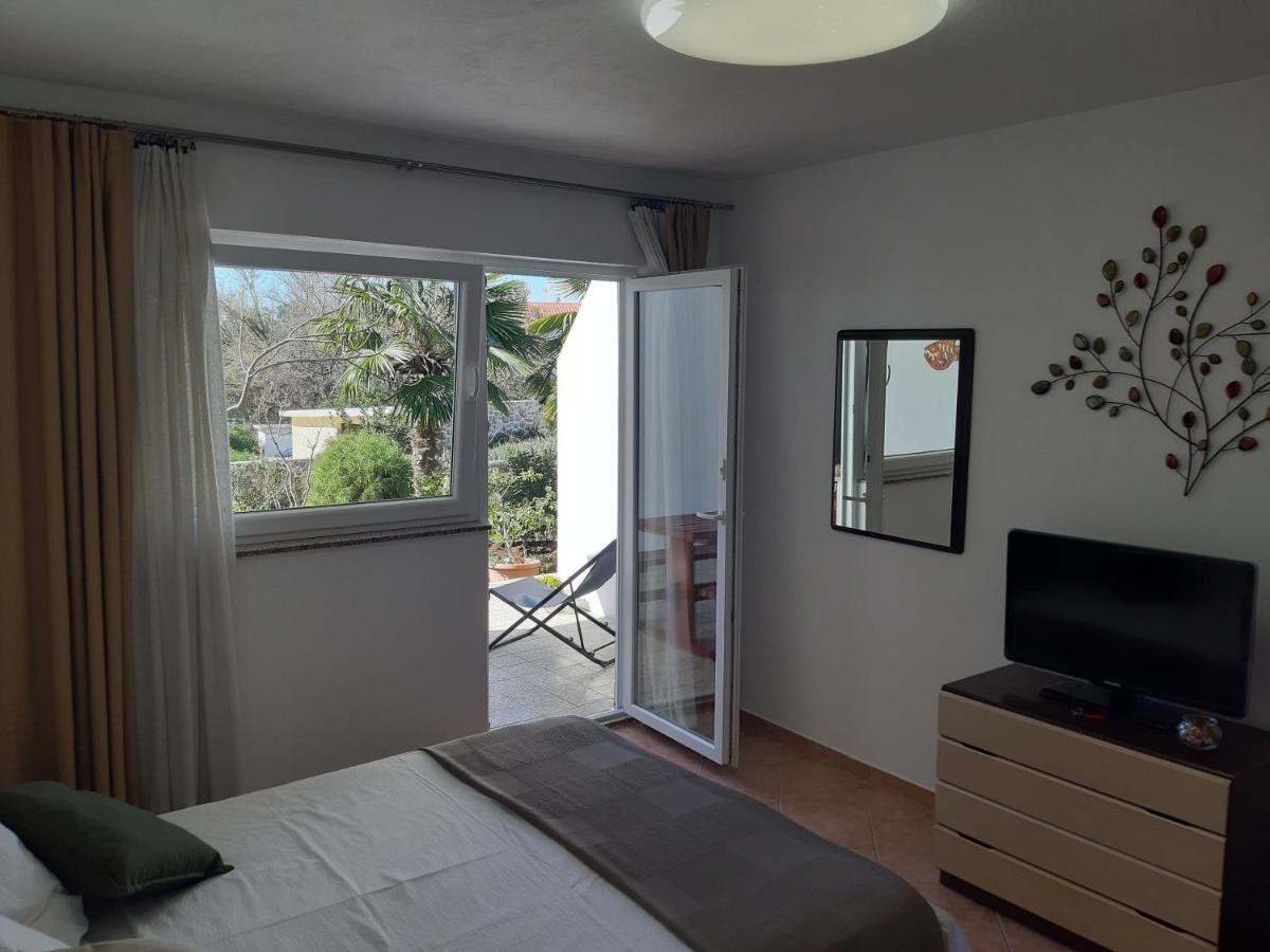 Apartments Summer Bloom Крк Екстер'єр фото