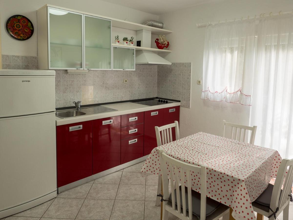 Apartments Summer Bloom Крк Екстер'єр фото