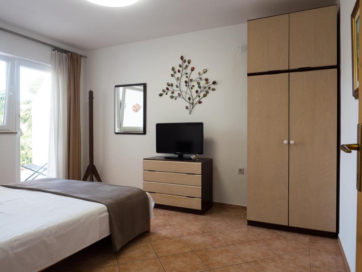 Apartments Summer Bloom Крк Екстер'єр фото