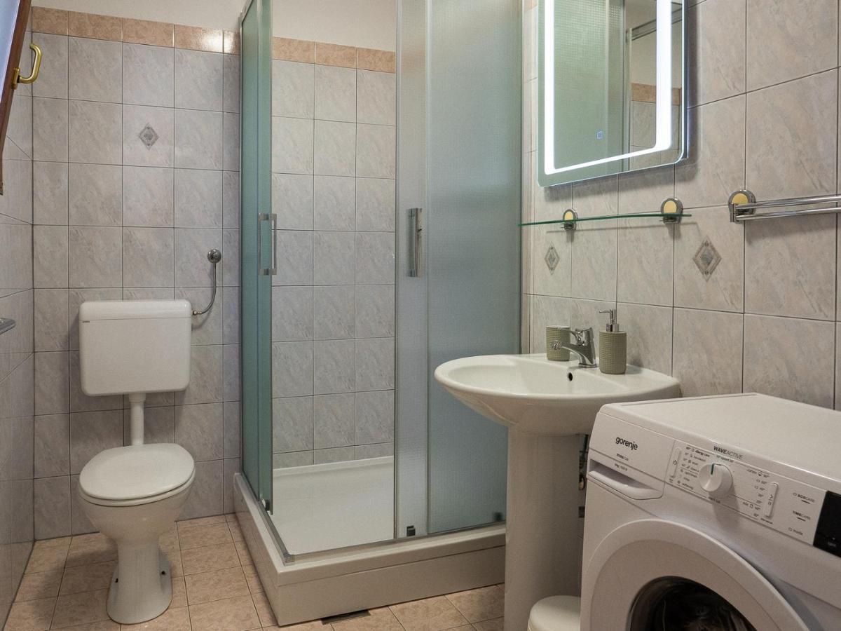 Apartments Summer Bloom Крк Екстер'єр фото