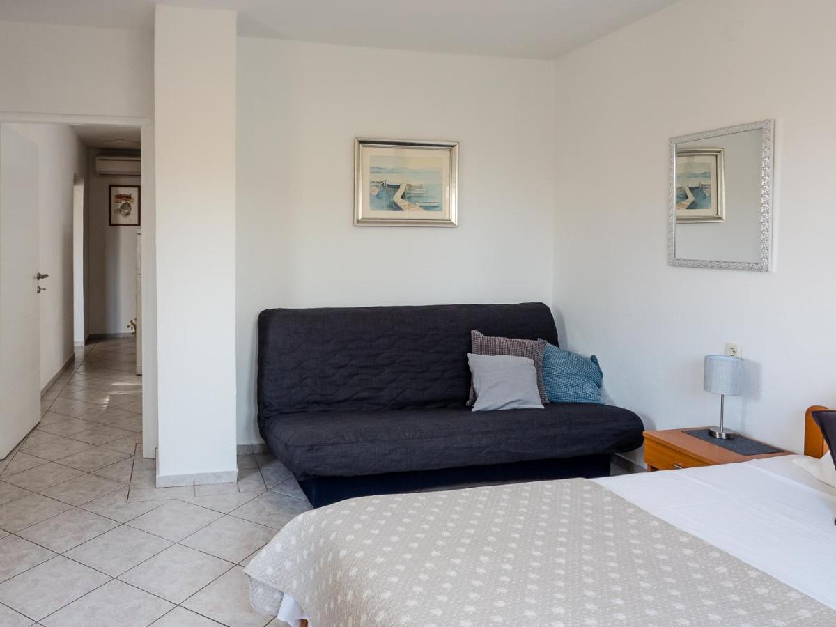 Apartments Summer Bloom Крк Екстер'єр фото