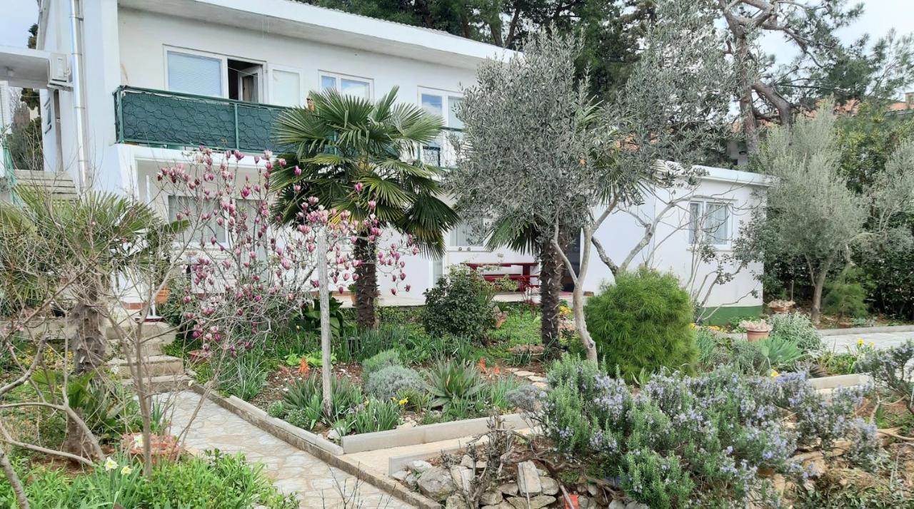 Apartments Summer Bloom Крк Екстер'єр фото