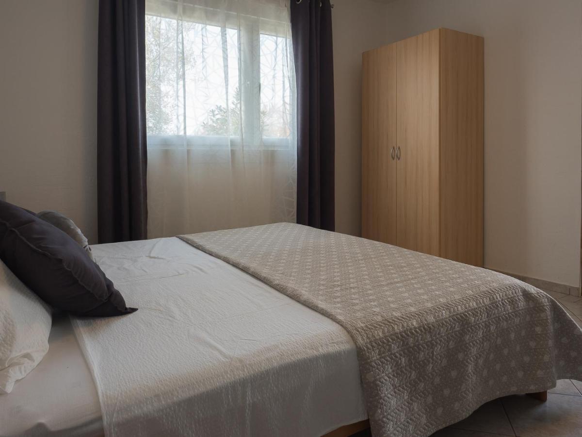 Apartments Summer Bloom Крк Екстер'єр фото