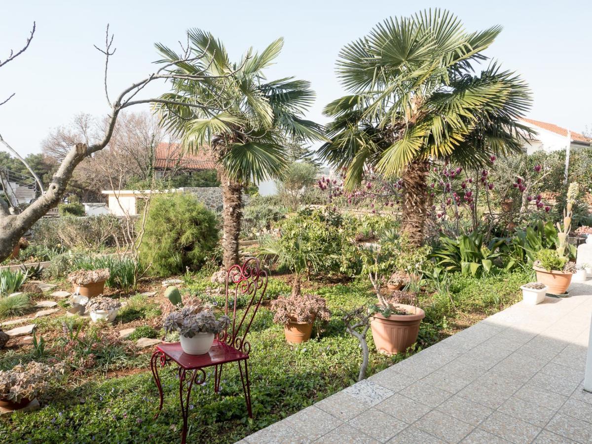 Apartments Summer Bloom Крк Екстер'єр фото