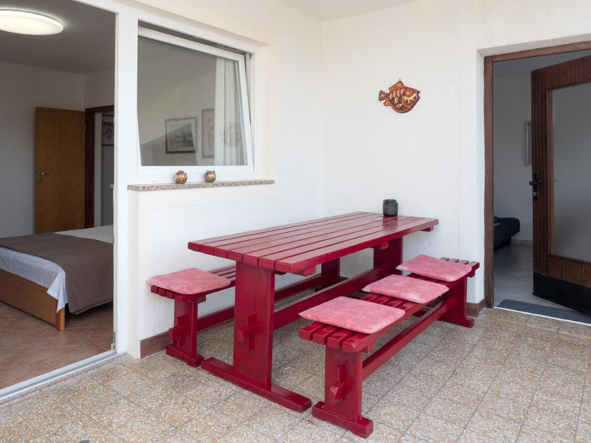 Apartments Summer Bloom Крк Екстер'єр фото