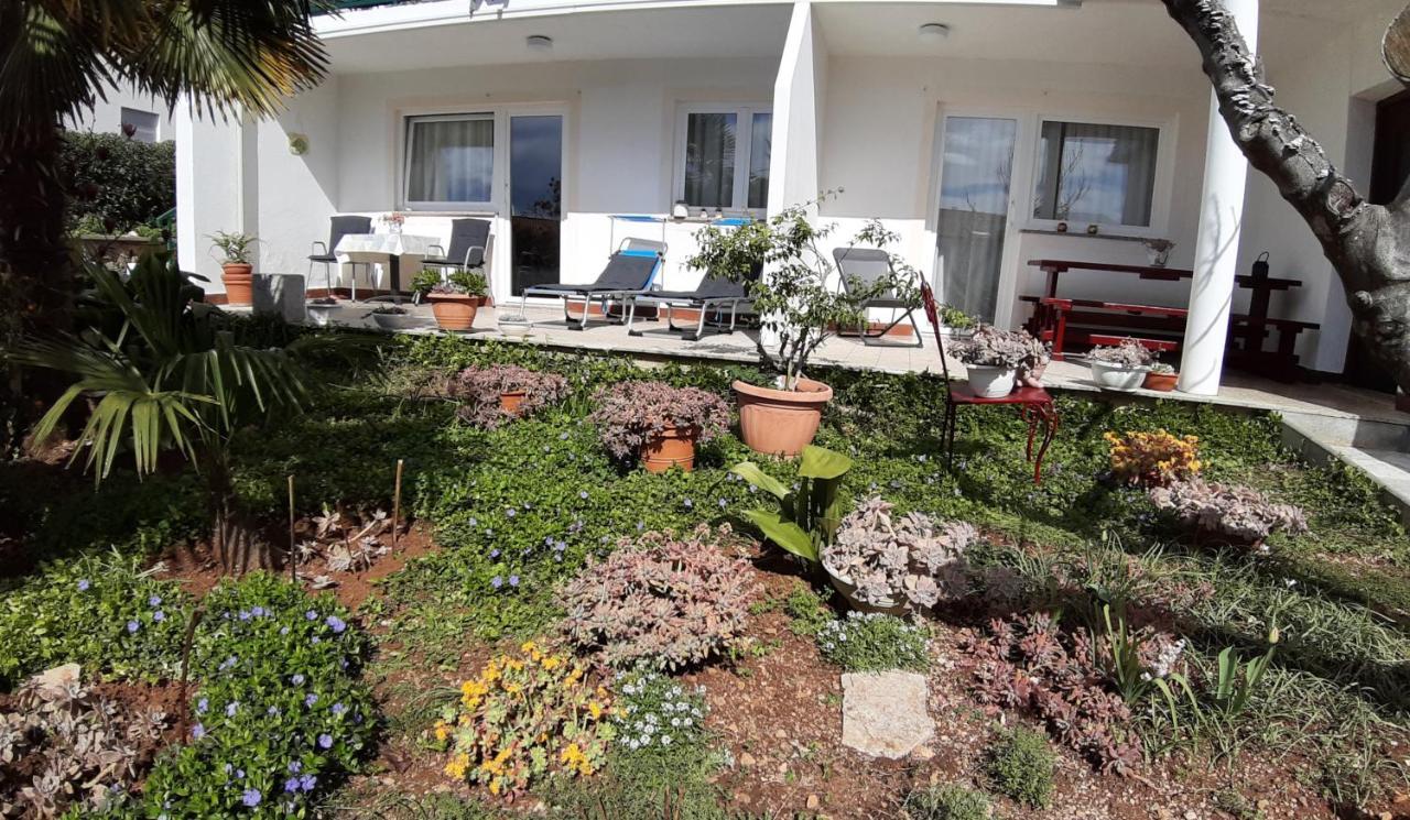 Apartments Summer Bloom Крк Екстер'єр фото