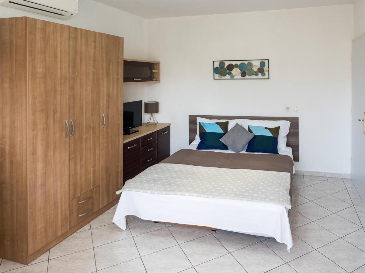 Apartments Summer Bloom Крк Екстер'єр фото